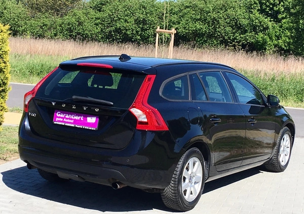 Volvo V60 cena 36800 przebieg: 229000, rok produkcji 2013 z Zwoleń małe 172